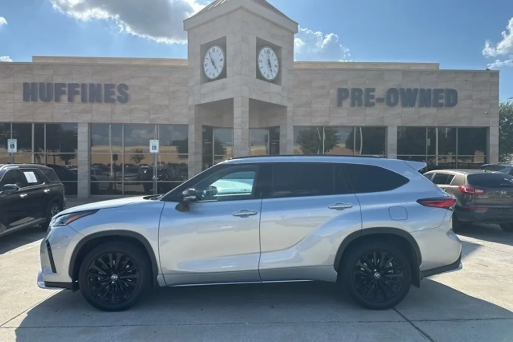 2023 Toyota Highlander XSE photo 1