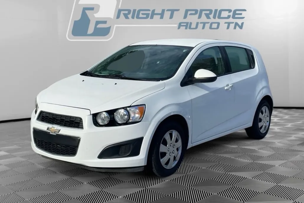 2016 Chevrolet Sonic LS photo 1