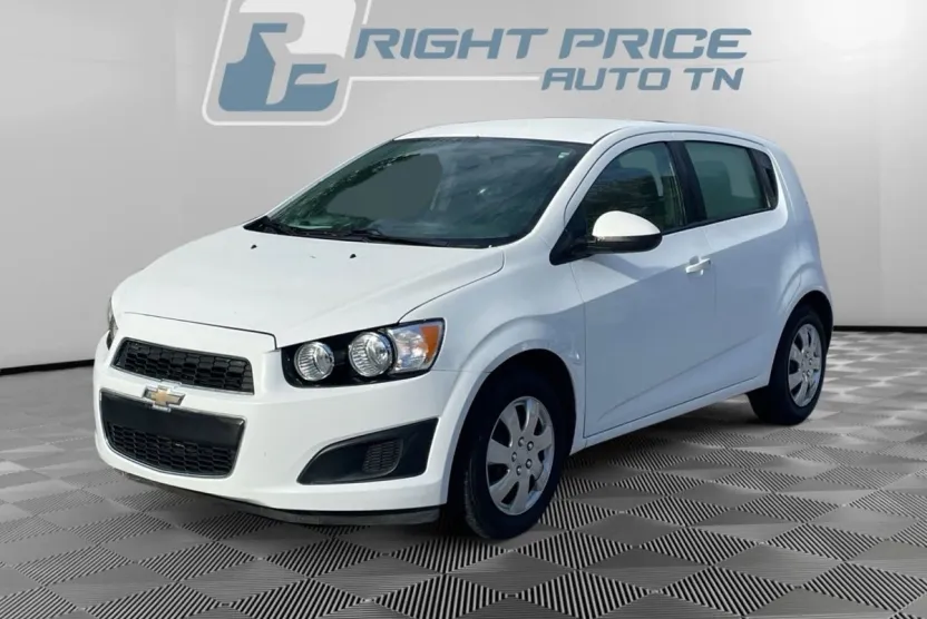 2016 Chevrolet Sonic LS photo 1