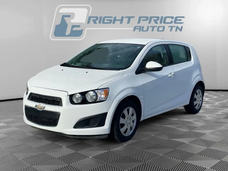 2016 Chevrolet Sonic LS photo 1