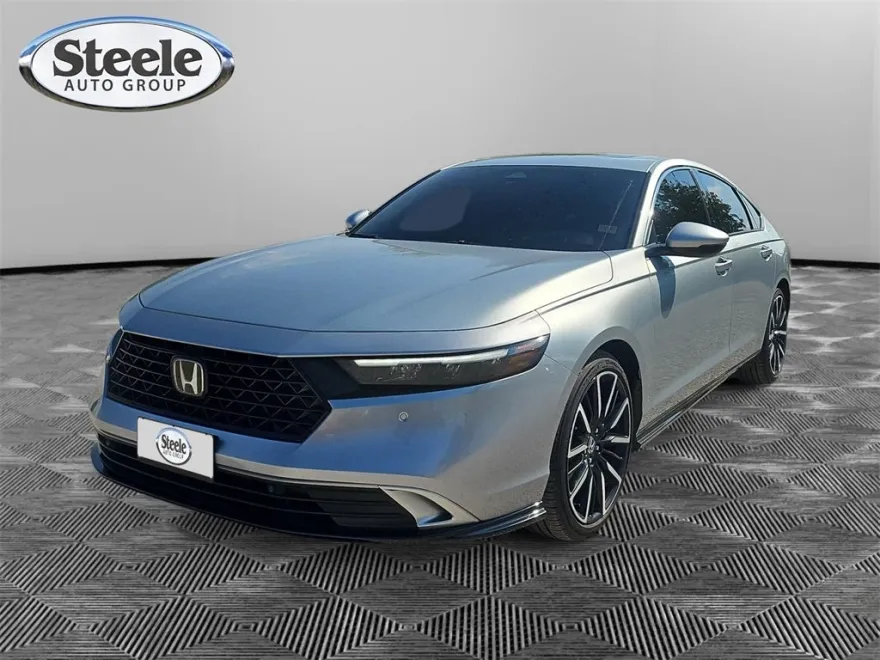 2024 Honda Accord Hybrid Touring photo 1