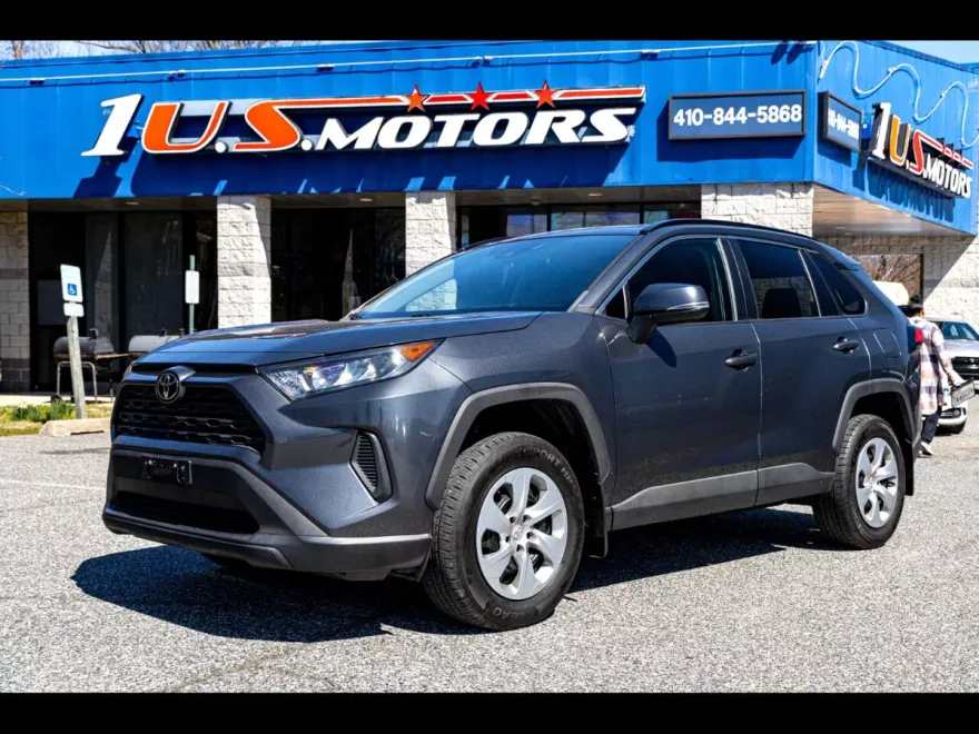 2019 Toyota RAV4 LE photo 1