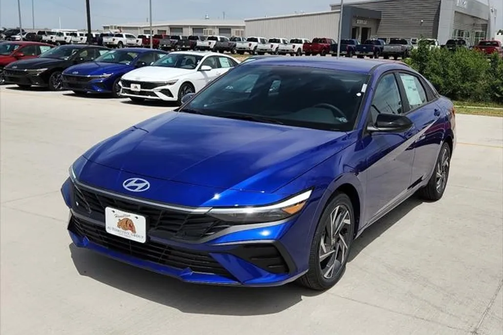 2025 Hyundai Elantra SEL Sport photo 1