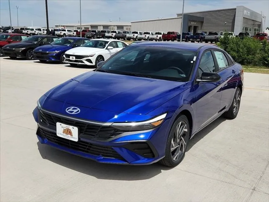 2025 Hyundai Elantra SEL Sport photo 1
