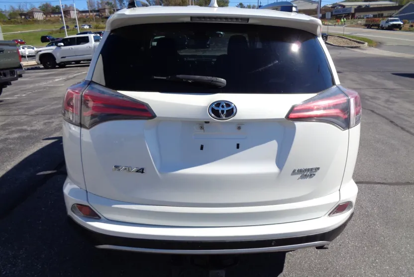 2017 Toyota RAV4 Limited photo 1