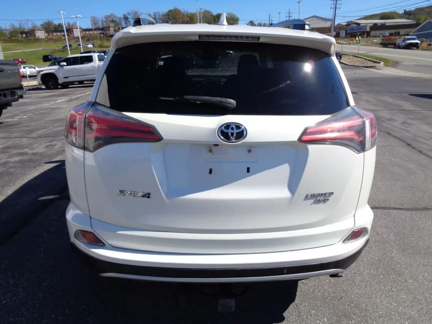 2017 Toyota RAV4 Limited photo 1