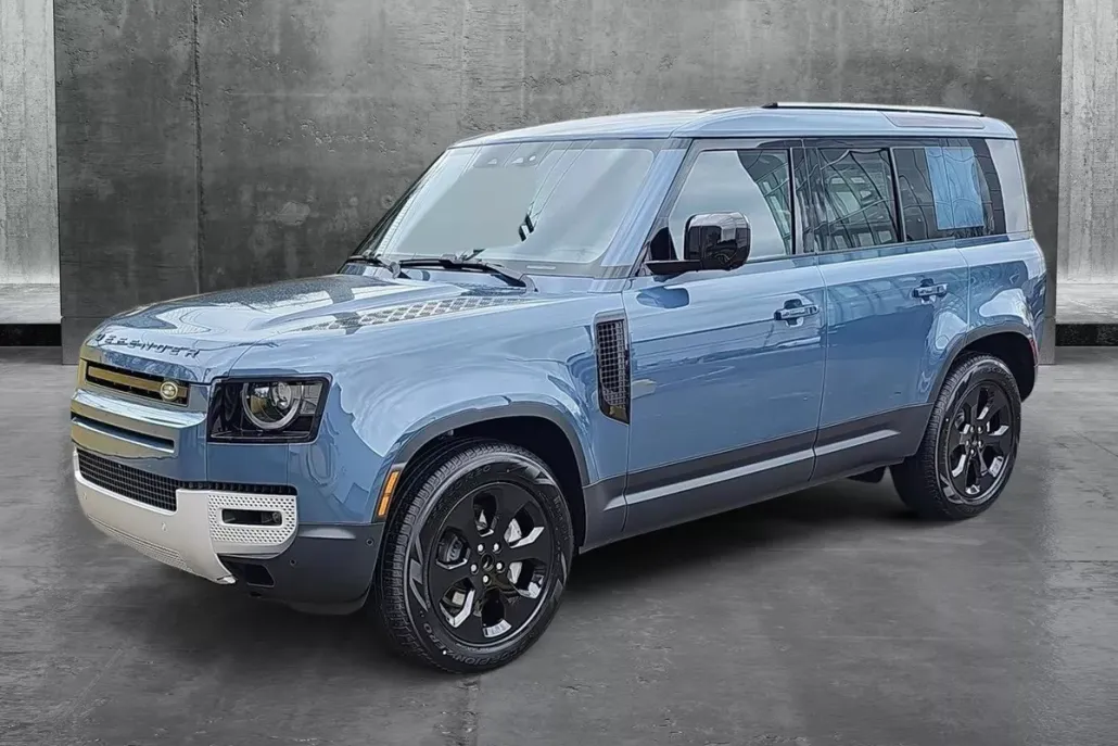 2025 Land Rover Defender 110 S photo 1