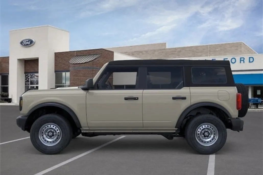 2025 Ford Bronco Base photo 1
