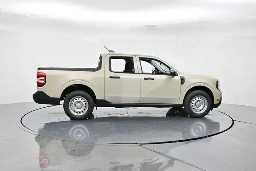 2025 Ford Maverick XL photo 1
