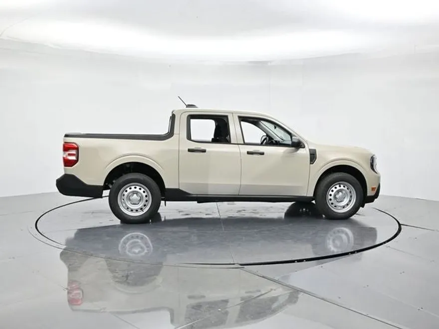 2025 Ford Maverick XL photo 1