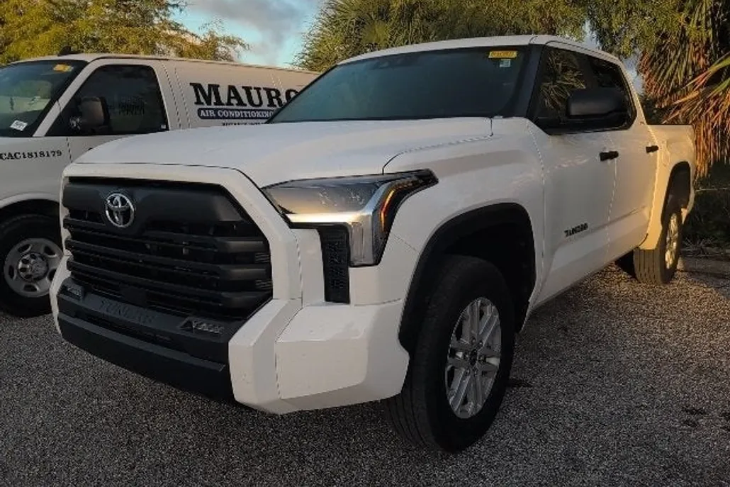 2024 Toyota Tundra SR5 photo 1