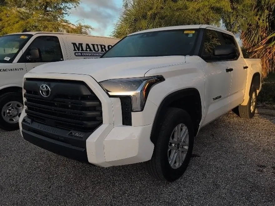 2024 Toyota Tundra SR5 photo 1
