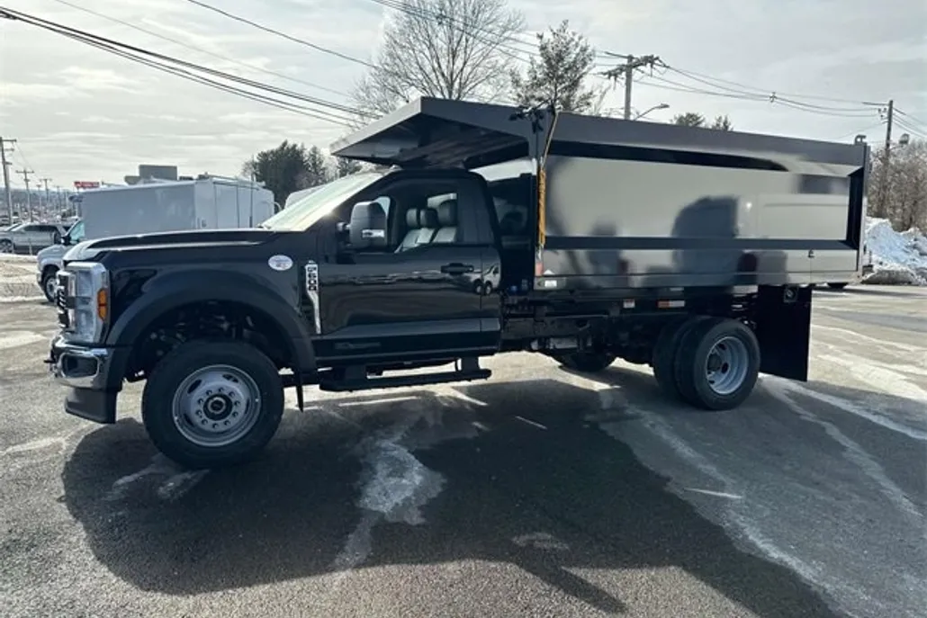 2024 Ford F-600 photo 1