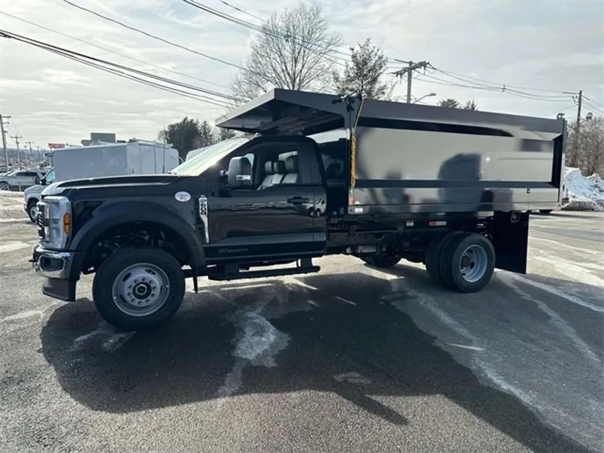 2024 Ford F-600 photo 1