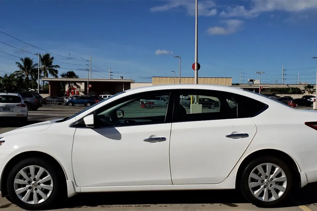 2017 Nissan Sentra S photo 1