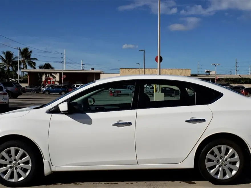 2017 Nissan Sentra S photo 1