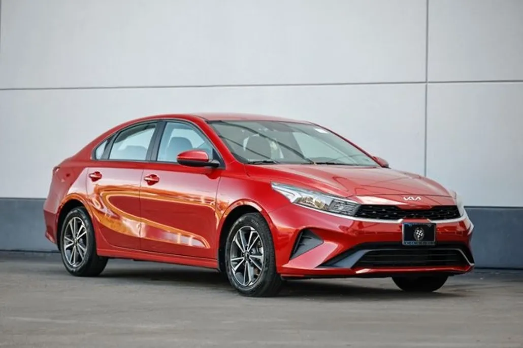 2023 Kia Forte LXS photo 1