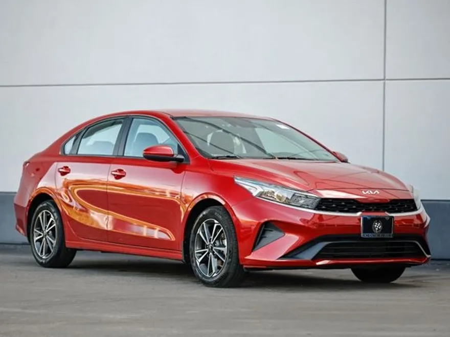 2023 Kia Forte LXS photo 1