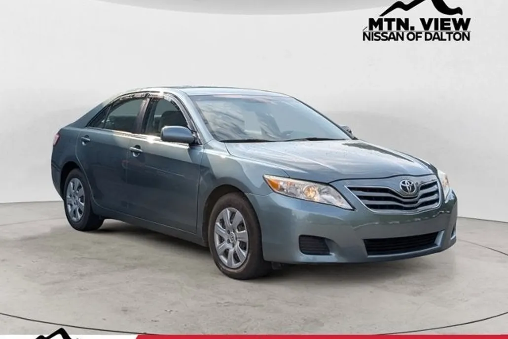 2011 Toyota Camry LE photo 1