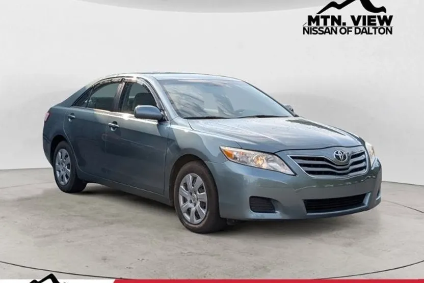 2011 Toyota Camry LE photo 1