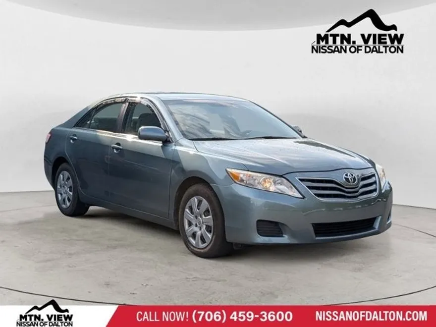 2011 Toyota Camry LE photo 1