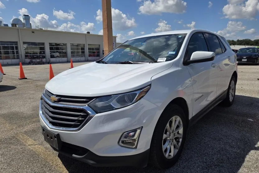 2018 Chevrolet Equinox LT photo 1