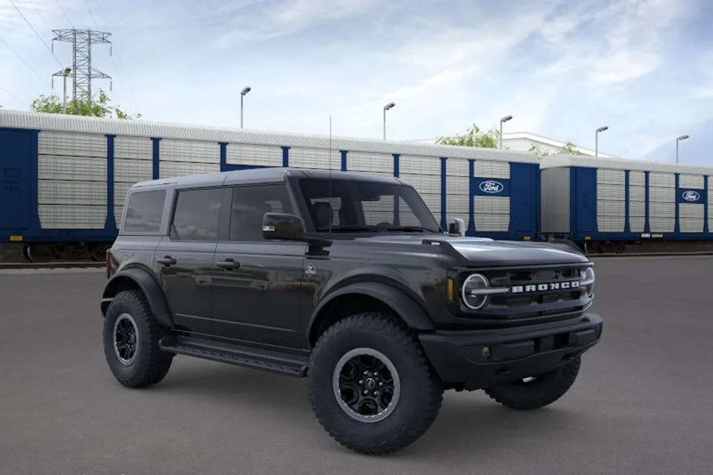 2025 Ford Bronco Outer Banks photo 1