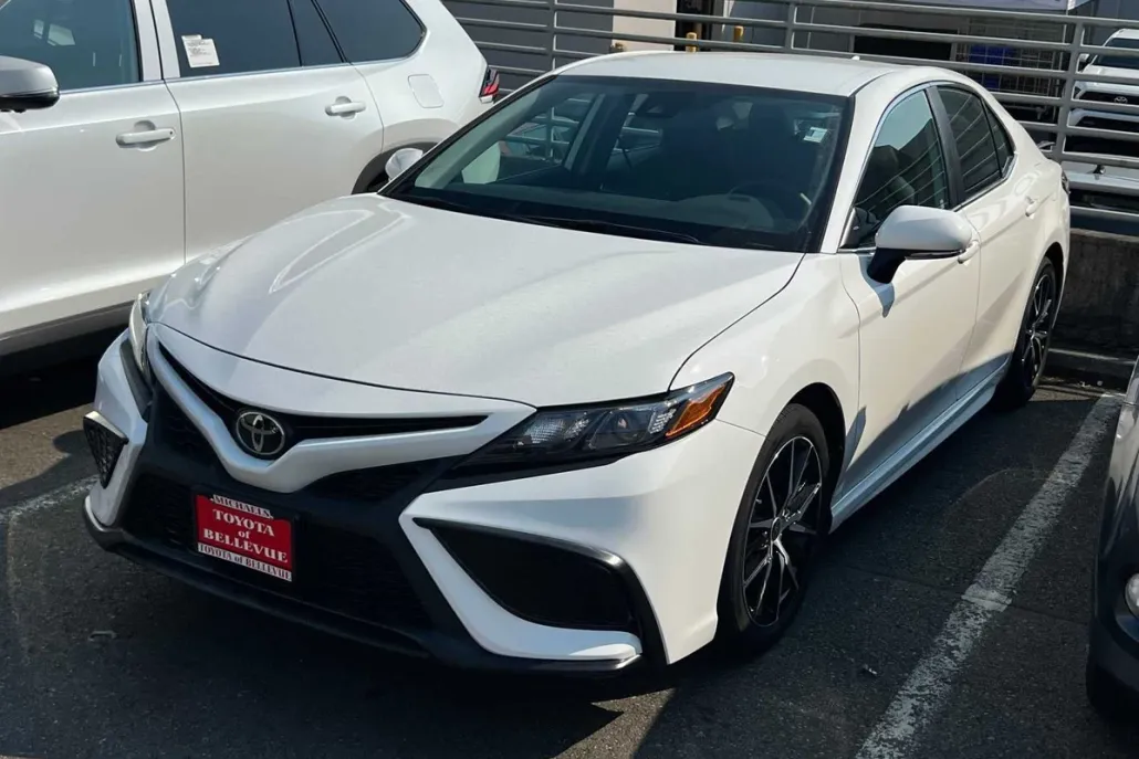 2023 Toyota Camry SE photo 1