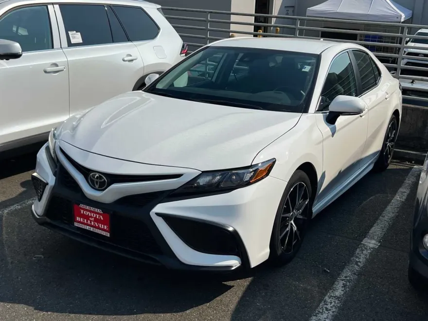 2023 Toyota Camry SE photo 1