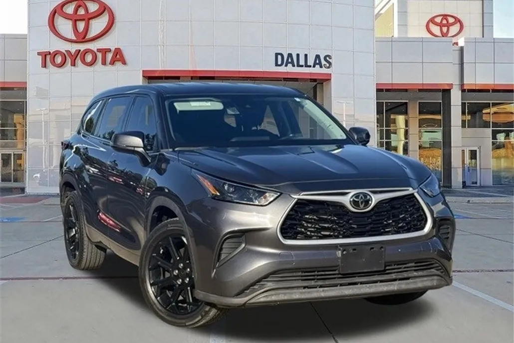 2022 Toyota Highlander L photo 1