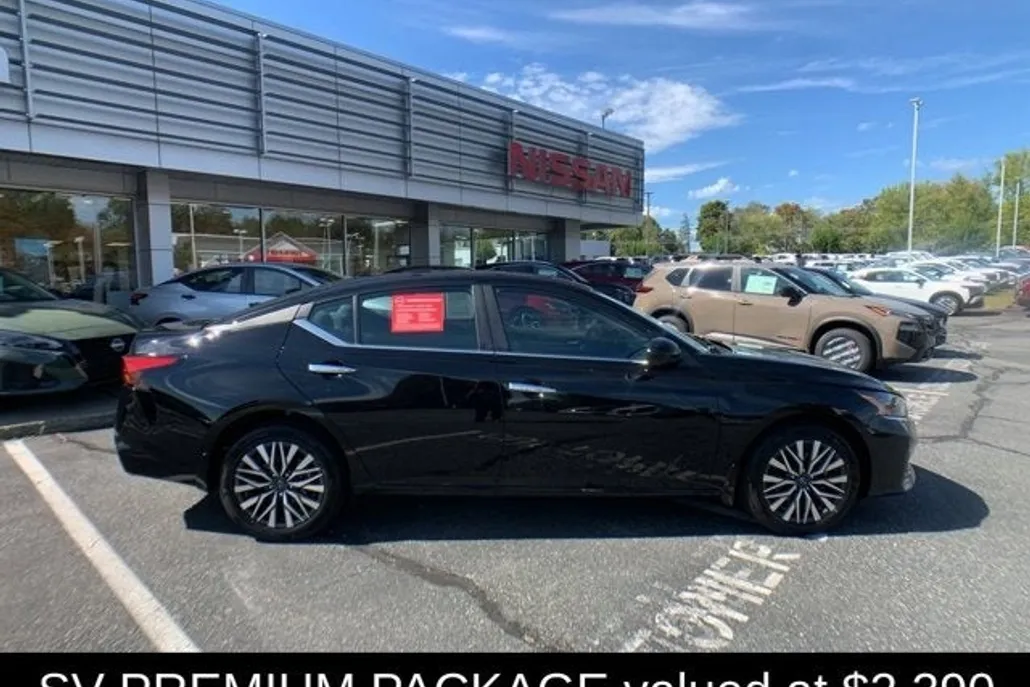 2025 Nissan Altima SV photo 1