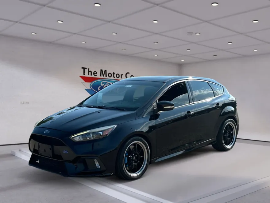 2017 Ford Focus RS photo 1