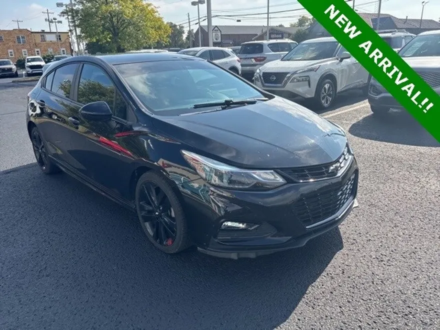 2018 Chevrolet Cruze LT photo 1