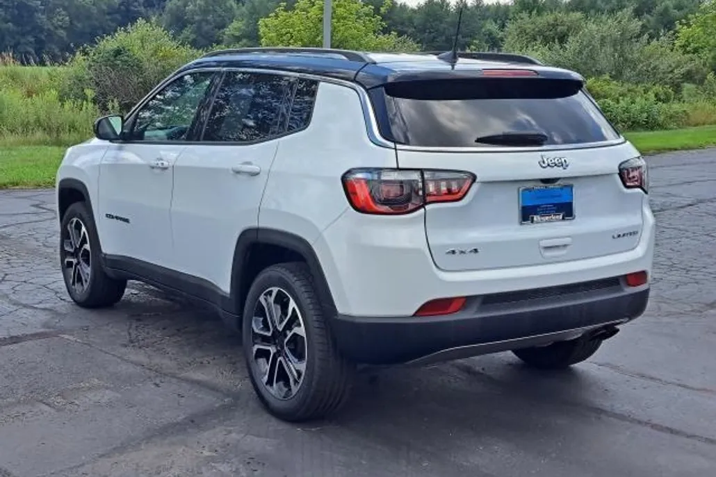 2022 Jeep Compass Limited photo 1