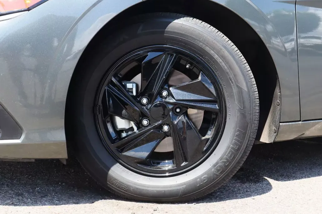 2024 Hyundai Elantra SE photo 1