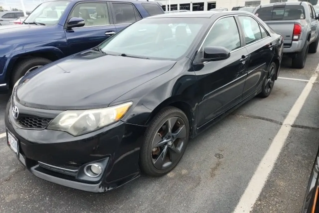 2014 Toyota Camry SE photo 1