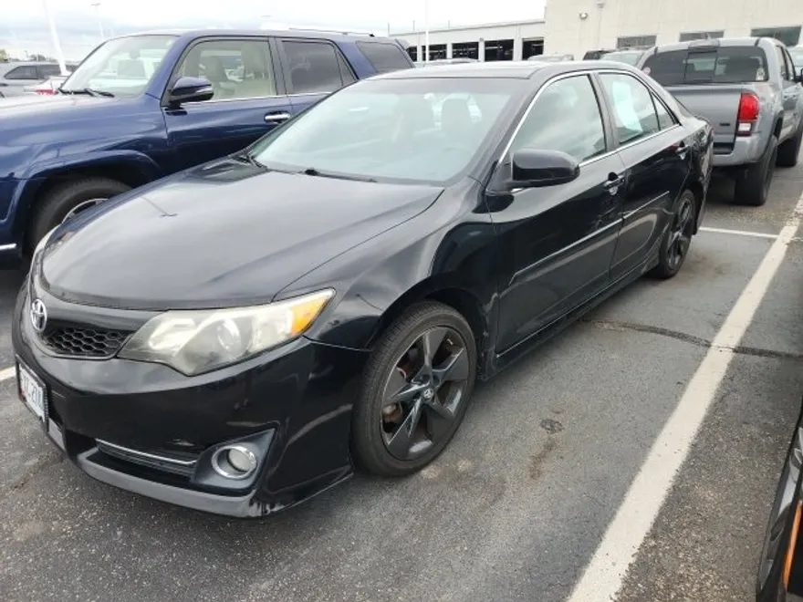 2014 Toyota Camry SE photo 1
