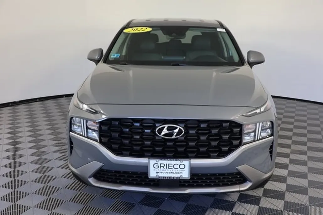 2022 Hyundai Santa Fe SE photo 1