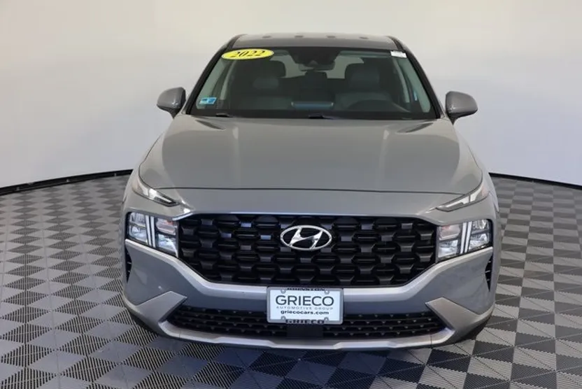 2022 Hyundai Santa Fe SE photo 1