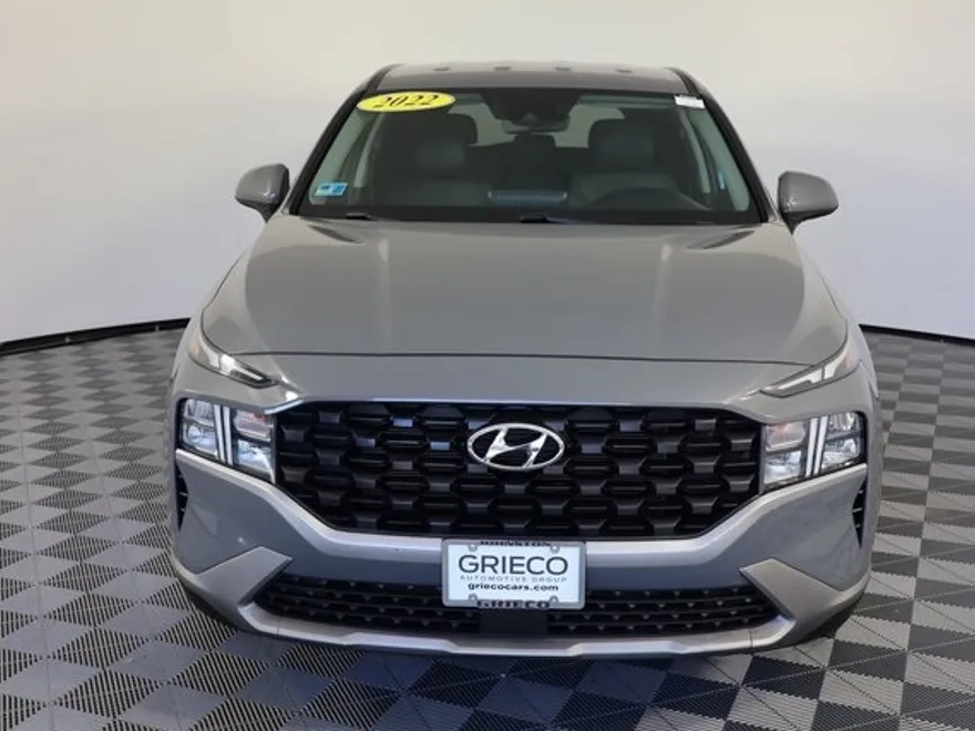 2022 Hyundai Santa Fe SE photo 1
