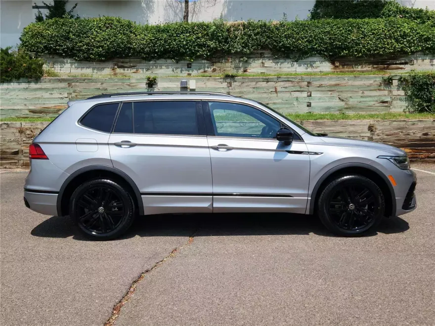2022 Volkswagen Tiguan SE R-Line Black photo 1