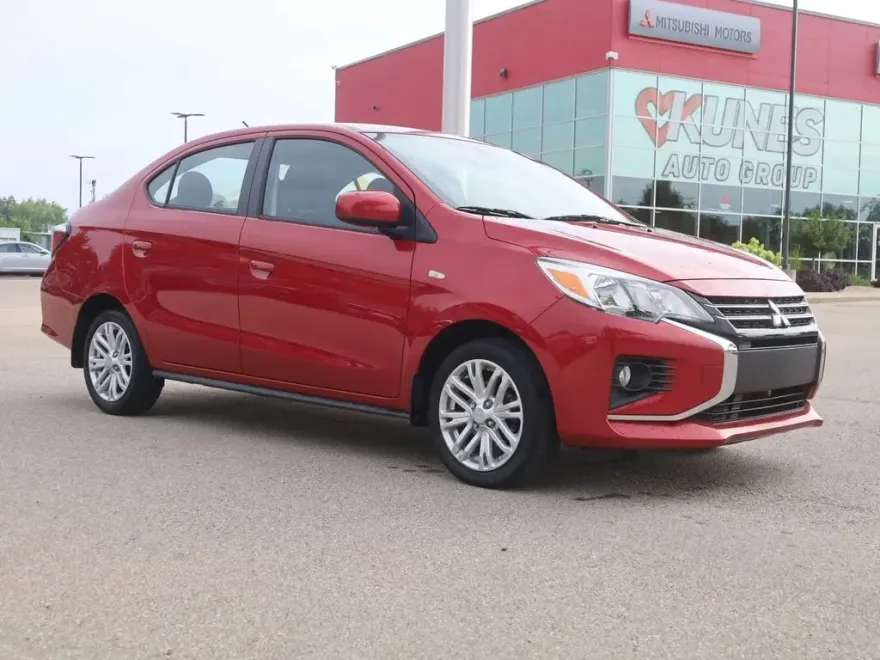2024 Mitsubishi Mirage G4 LE photo 1