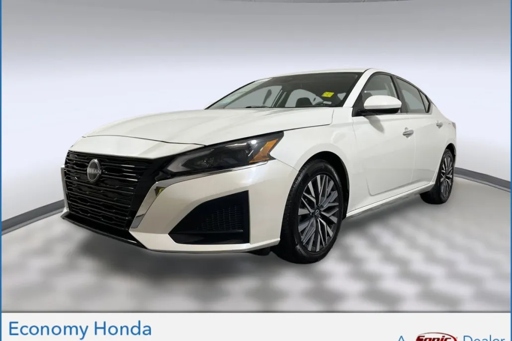 2023 Nissan Altima 2.5 SV photo 1