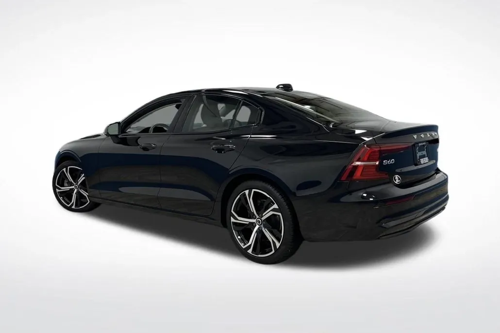 2024 Volvo S60 B5 Ultimate photo 1
