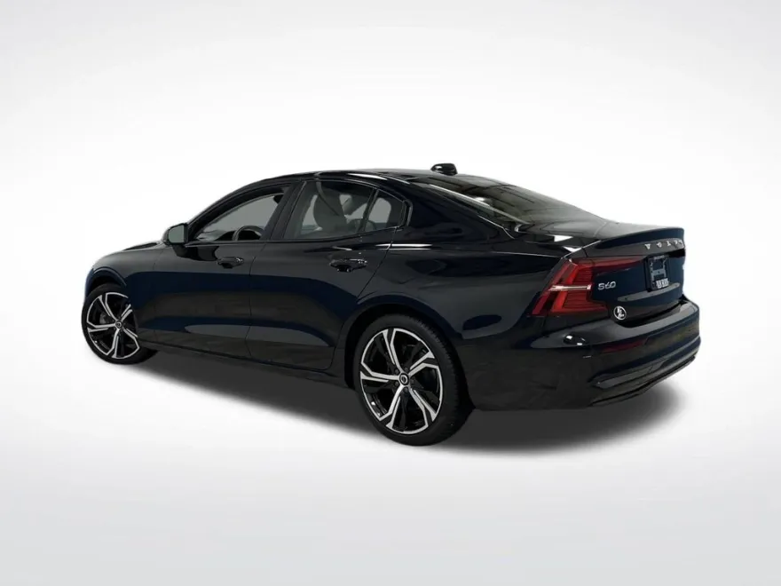 2024 Volvo S60 B5 Ultimate photo 1