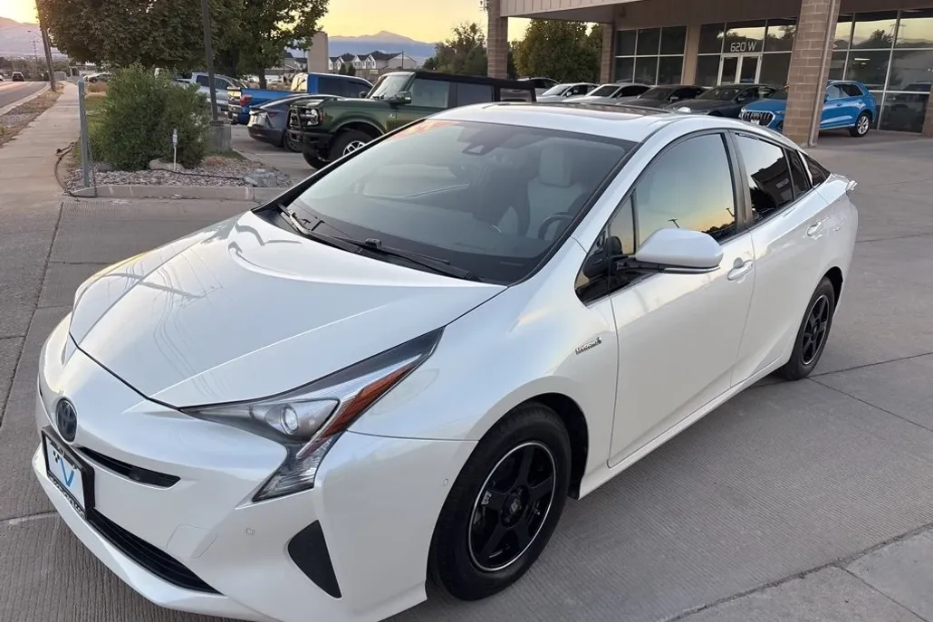 2017 Toyota Prius Two Eco Three Four Touring photo 1