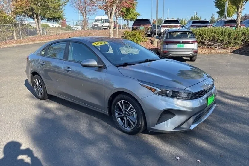 2022 Kia Forte LXS photo 1