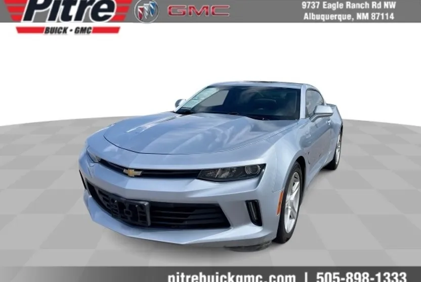 2017 Chevrolet Camaro 1LT photo 1