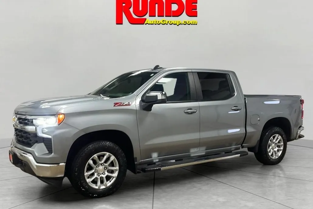 2024 Chevrolet Silverado 1500 LT photo 1