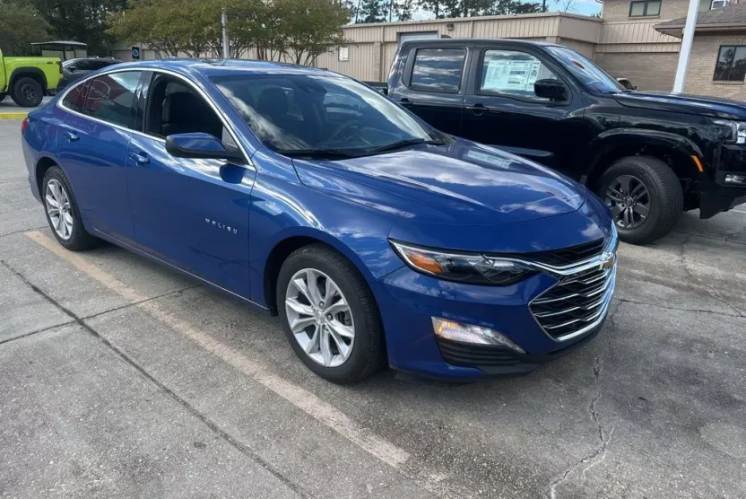 2023 Chevrolet Malibu 1LT photo 1